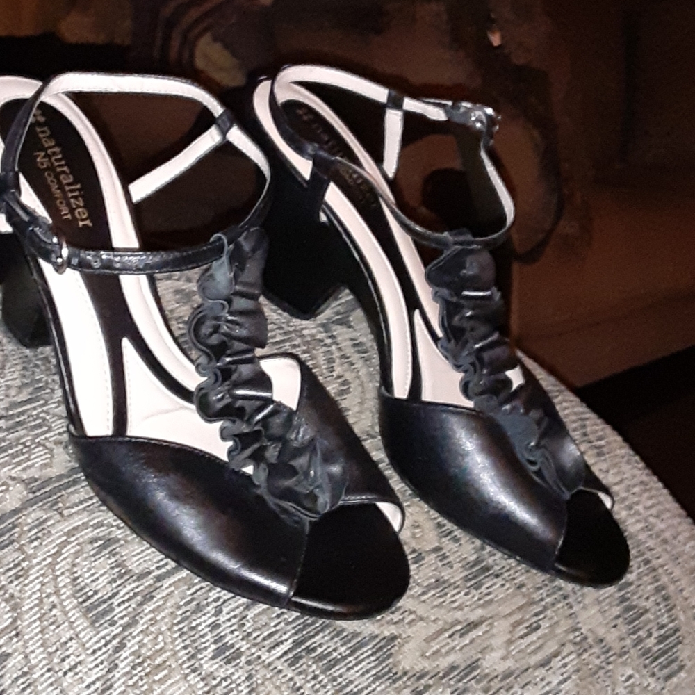 Naturalizer Kitten Heels